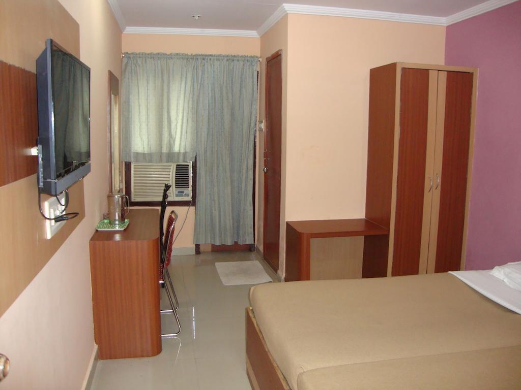 ホテルBari International ブバネーシュワル 部屋 写真